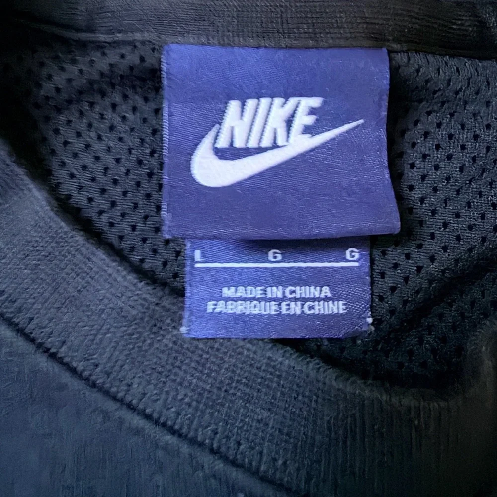 Nike Men's Black Crewneck Sweater - Picture 2 of 4